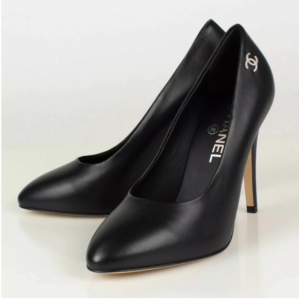 Chanel Classic Black Leather CC Silver Logo Pump. Beautiful shoes but too small